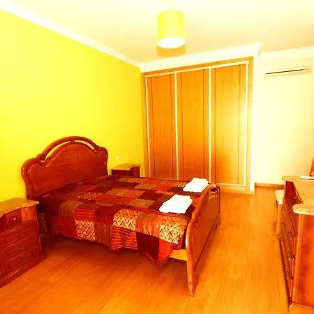 Oura Oasis דירה